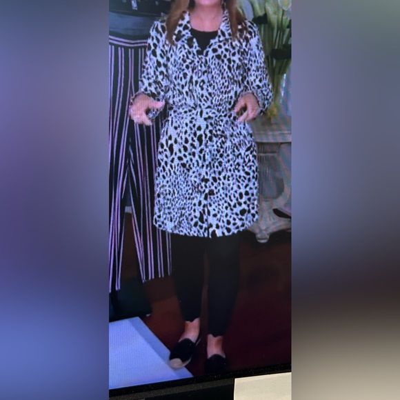 GRAVER Susan Graver Printed LK Fusion Topper with Belt Brand New Never Worn - Picture 3 of 9